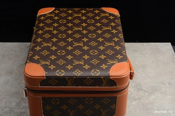 1 O-W AQ0818-158 CASE) AQ0818-158 -LouiV AIR (WITH JORDAN 0228